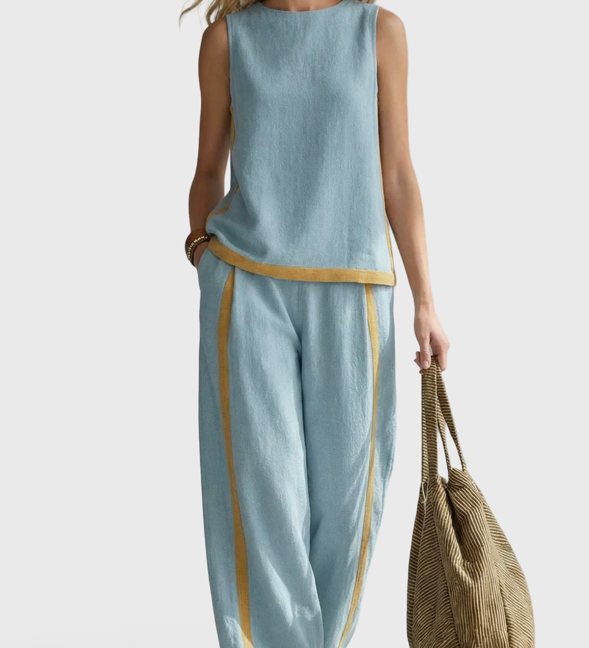 Leila | Elegantni set s modernim rubom