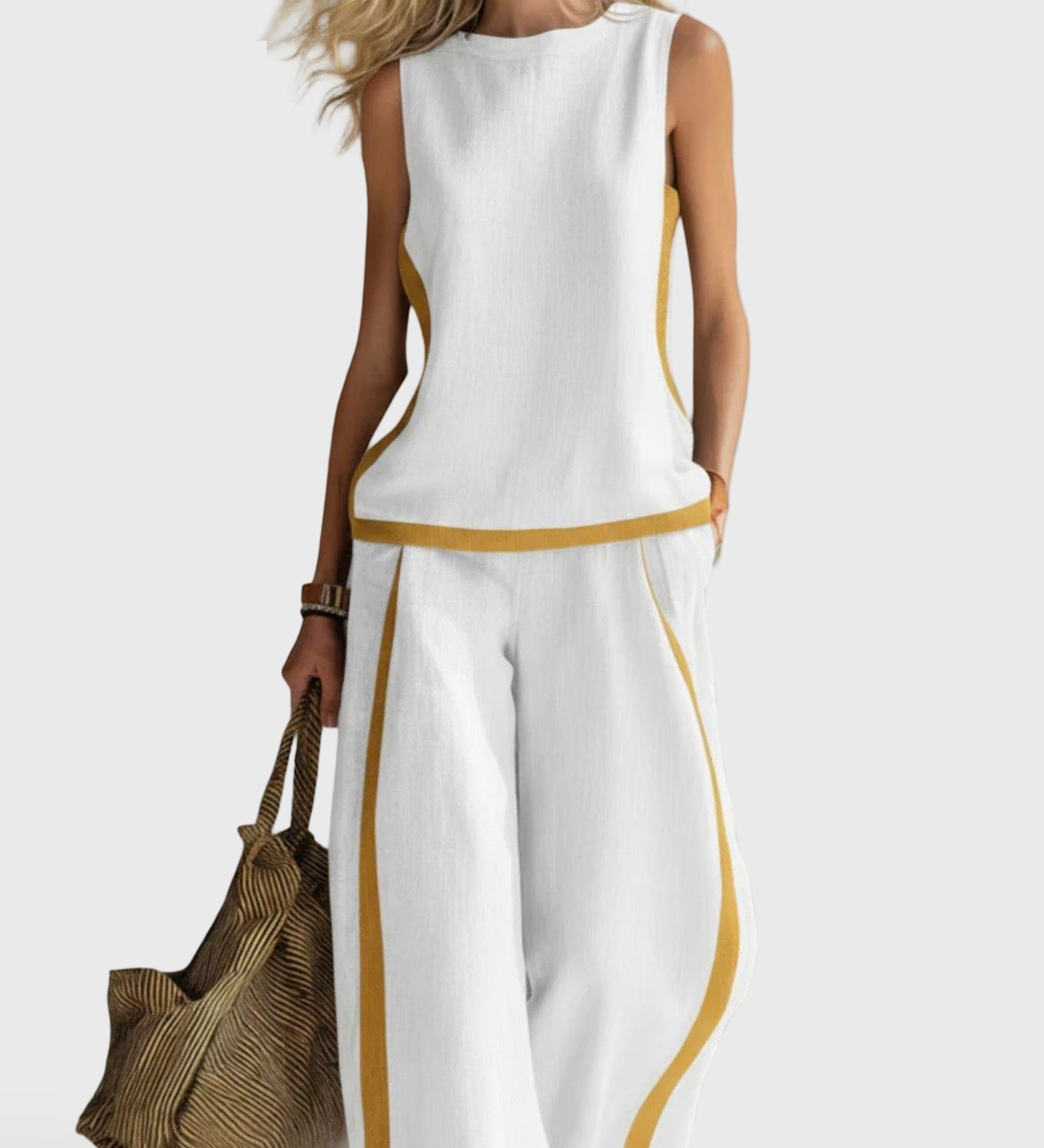 Leila | Elegantni set s modernim rubom