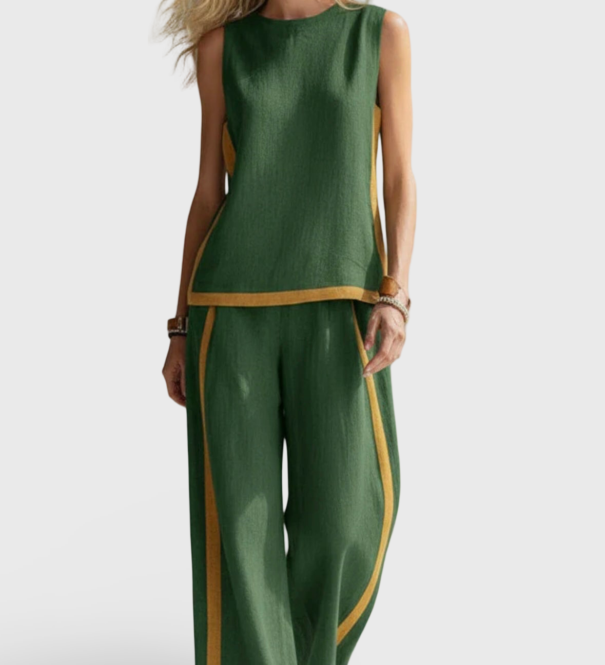 Leila | Elegantni set s modernim rubom